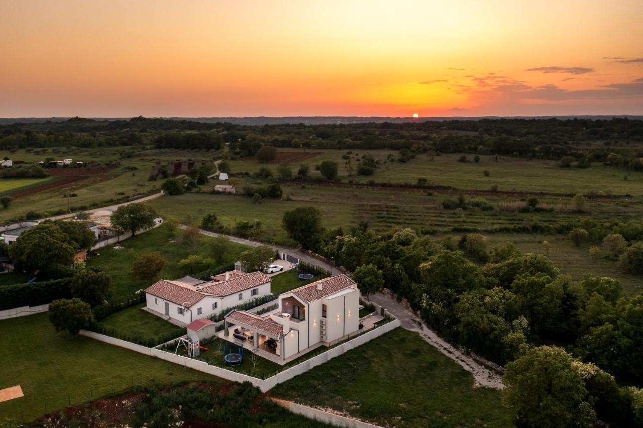 Villa Nobu Mali Vareški エクステリア 写真